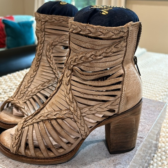 Freebird by Steven Bela Sandals⭐️ - Picture 1 of 15